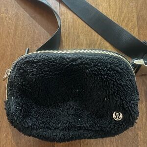 lululemon athletica Black Fleece Crossbody Bag